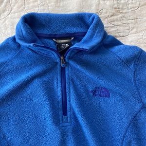 blue north face sweater